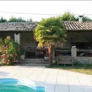Le Cabanon Des Cigales Provencale Hébergement de vacances